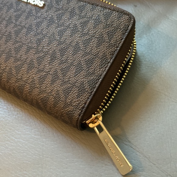 NWT Michael Kors Jet Set Large Zippered Wallet - Picture 6 of 8